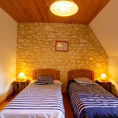 Maison Isolee Avec Piscine Au Coeur Du Perigord Noir, Pres De Sarlat Et Sites Historiques - Fr-1-616-182